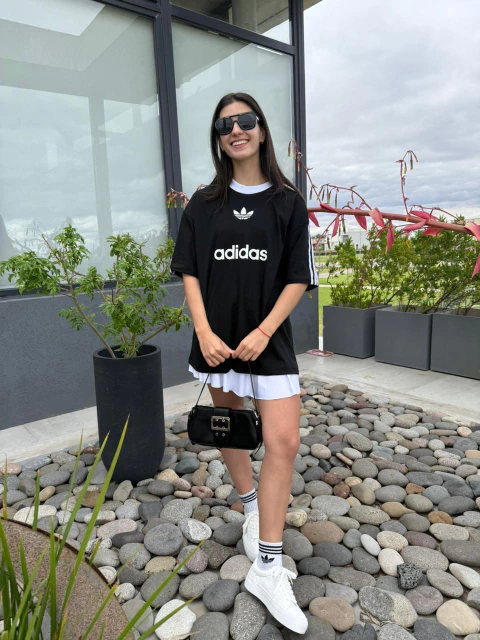 Remera retro adidas NEGRO