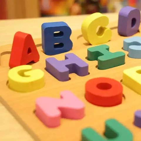 Tabuleiro Educativo de Madeira – Alfabeto Maiúsculo ou Minúsculo - comprar online