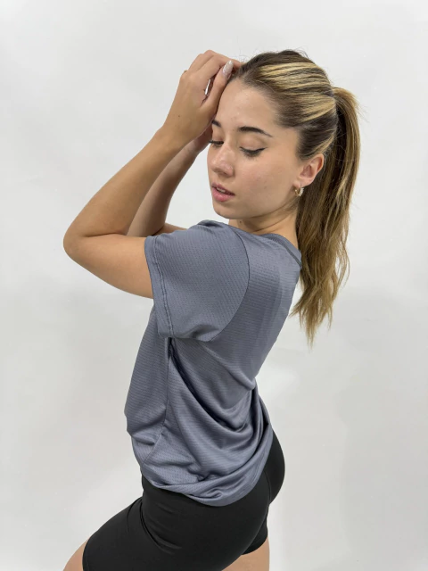 REMERA DRYFIT GRIS