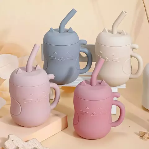 Copinho Leva & Toma: Copo de Silicone com Tampa e Canudo — Seguro e Portátil - comprar online