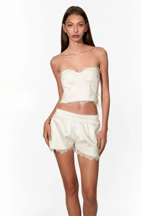 SHORT CHANTILLY