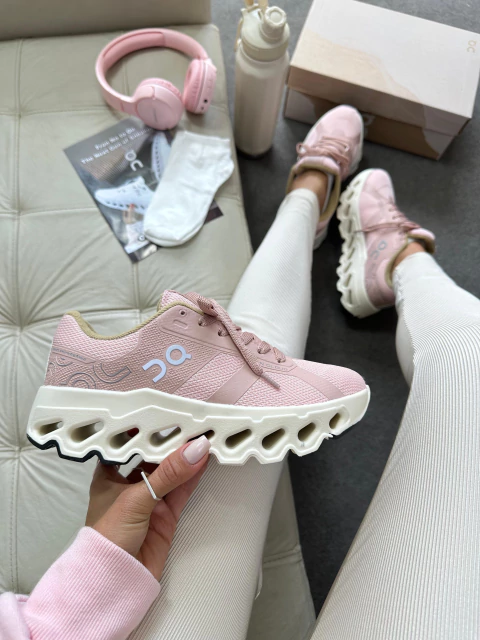 TÊNIS ON CLOUD REFLETIVO FEMININO - comprar online