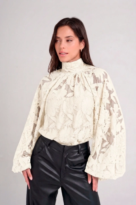 BLUSA ENCAJE MANGA AMPLIA CRUDO