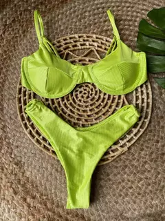 Conjunto biquíni meia taça alcinha regulagem e calcinha asa delta detalhe argola verde lima