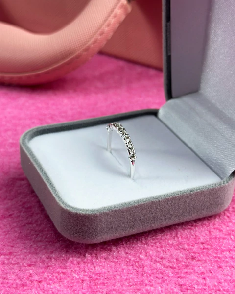 Anel Aparador Cravejado com Zircônias em Prata 925 - comprar online