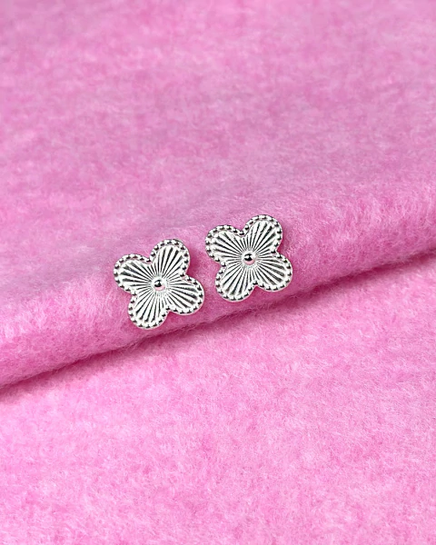 Brinco Trevo Mini em Prata 925