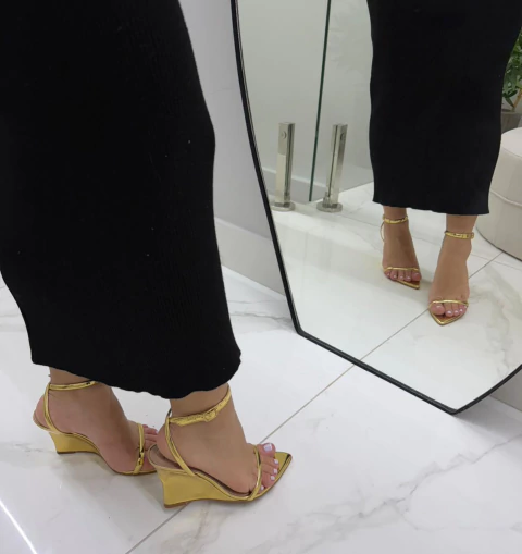 Salto Leticia Dourado - comprar online