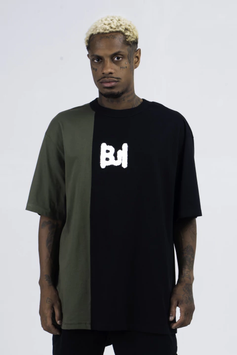 T -SHIRT OVER RECORTE CHENILLE