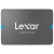 SSD Lexar NQ100 com capacidade de 1TB e interface SATA III, em formato retangular cinza com detalhes azuis