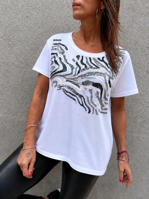 Remera Talle Amplio Bordada Delantera Cebra