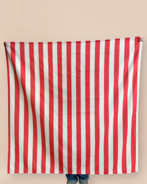 Toalha de Mesa Listras Vermelhas - comprar online