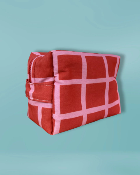 Necessaire Quadriculada - G - comprar online