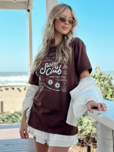 Tee Swim club Marrom - comprar online