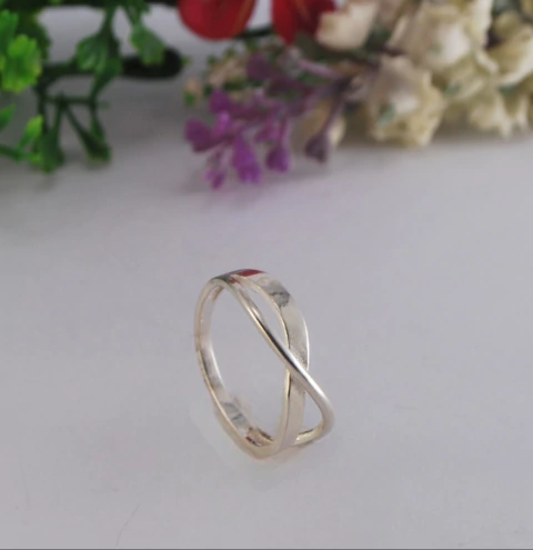 ANEL 2 FIO TRANCADO EM X LISO TAM. 18