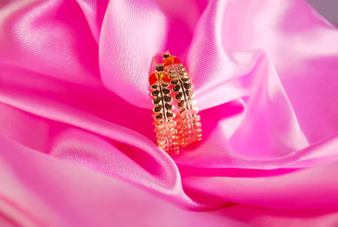 BRINCO FLH. ARGOLA TAR. TRABALHADA G QL