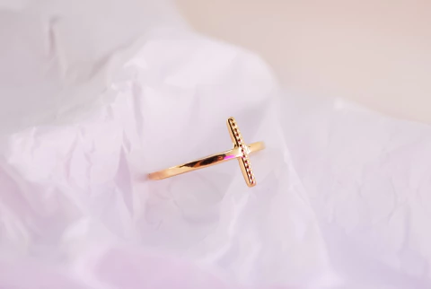 ANEL FLH. FILETE DOURADO TAM. 23 QL