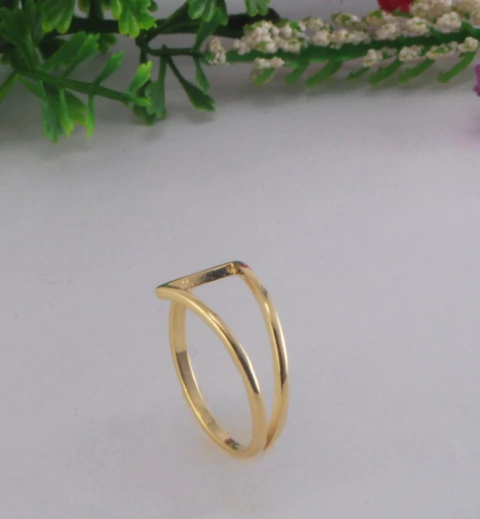 ANEL LISO TRIANGULO VAZADO TAM. 15