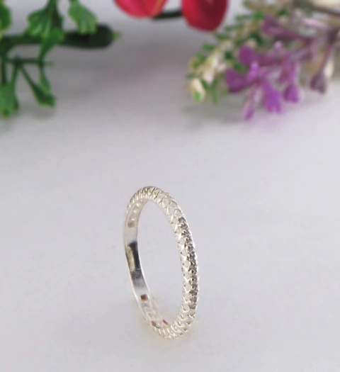 ANEL ARO FURADO LOSANGO TOPO CRAVEJADO TAM. 15