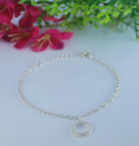 PULSEIRA PR CIRCULO CRAVEJADO VAZADO