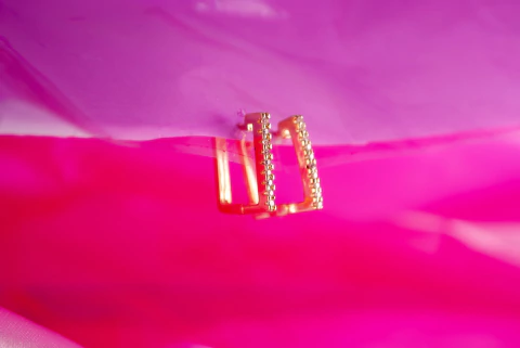 BRINCO FLH.QUADRADA CRAVEJA M QL