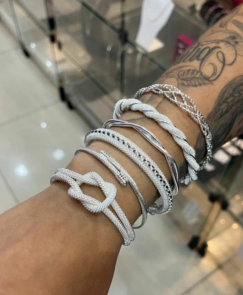 Kit 6 Braceletes Cravejados