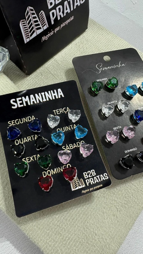 Kit Semaninha com 7 pares de brincos por apenas 79,99