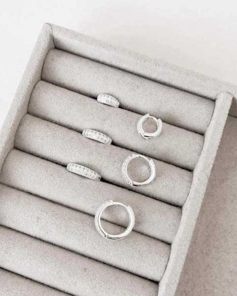 Trio de Brincos Argolinhas Cravejadas Escadinha – Prata Italiana