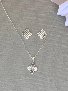 Conjunto Colar e Brincos Trevo Prata Texturizado