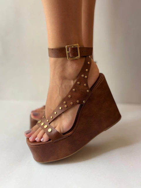 Sandália Plataforma Suzi Marrom - comprar online