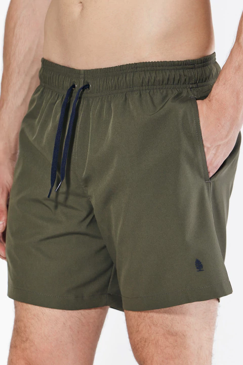 Short liso con cintura a contratono