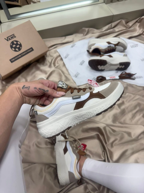 VANS Ultrarange Lançamento - Bege Caramelo - comprar online