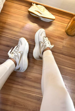 TENIS NK FIT BEGE OURO - comprar online
