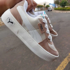 TENIS PM CAMURÇA MARROM BRANCO SOLADO ALTO - loja online