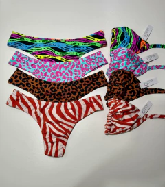 Biquíni cortininha asa delta fio dental estampados - Plus Size - Agatha Moda Praia & Fitness