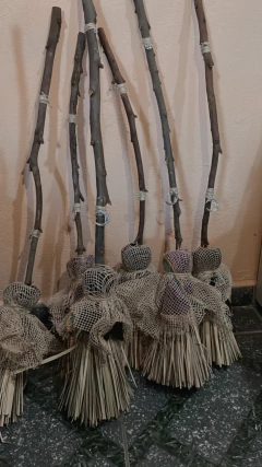 Vassoura artesanal na internet