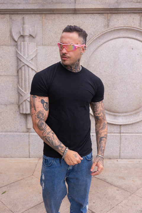 Óculos de Sol Esportivo Vibrante – Armação Rosa com Lente Espelhada