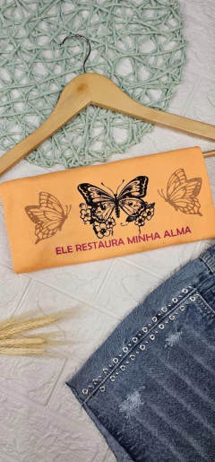 T-Shirt Ele restaura minha alma na internet