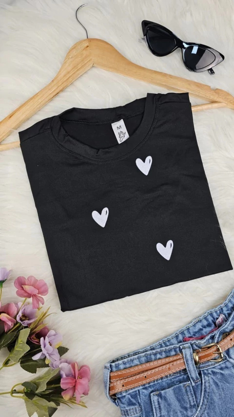 T-Shirt Cheio Corações - comprar online