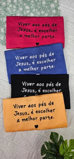T-Shirt Viver aos pés de jesus - comprar online