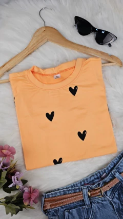 T-Shirt Cheio Corações - Marrent@