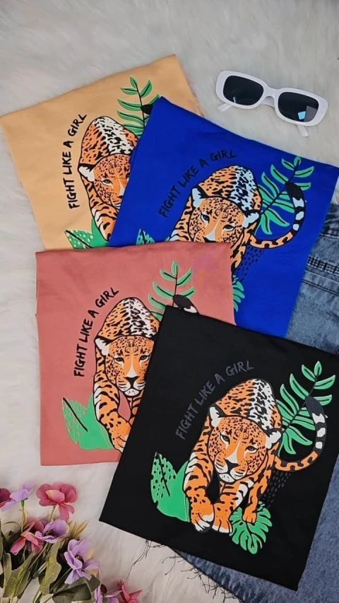 Onça fight like a girl T-shirt