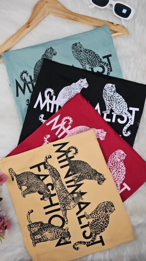 Minimalist Fashion Print T-shirt