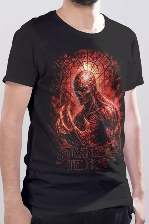 Camiseta Vecna Stranger Things da Multverso Co., 100% algodão penteado anti-pilling com estampa DTF. Terror e estilo para o streetwear geek.