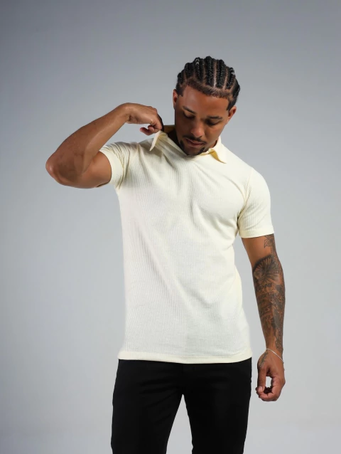Camisa gola V italiana tricô texturizado creme