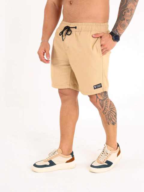 Short mauricinho em sarja creme