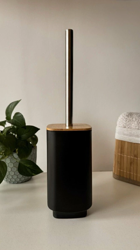 ESCOBILLA DE BAÑO NILO NEGRO - comprar online