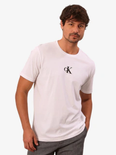 Camiseta Ck Emborrachado Centralizado Ckj