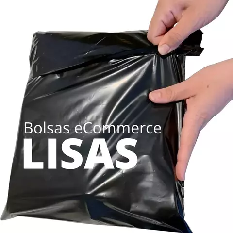 Bolsas ecommerce negras lisas tamaño 40x50 cm con solapa adhesiva.
