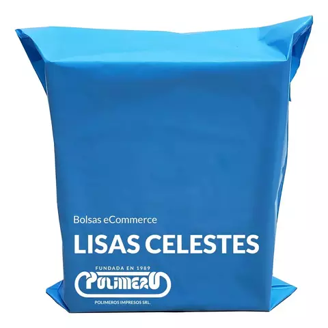 Bolsas ecommerce celestes lisas tamaño 20x30 cm con solapa adhesiva.