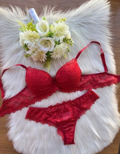 CONJUNTO RENDADO COM BOJO